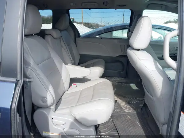 5TDYZ3DCXJS924278 2018 TOYOTA SIENNA - Image 8