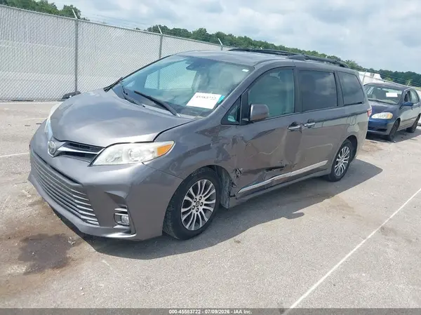 5TDYZ3DCXJS928671 2018 TOYOTA SIENNA - Image 2