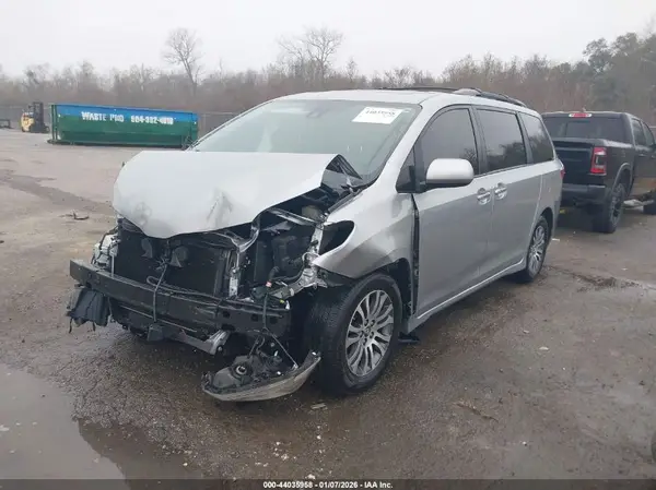 5TDYZ3DCXJS935507 2018 TOYOTA SIENNA - Image 2