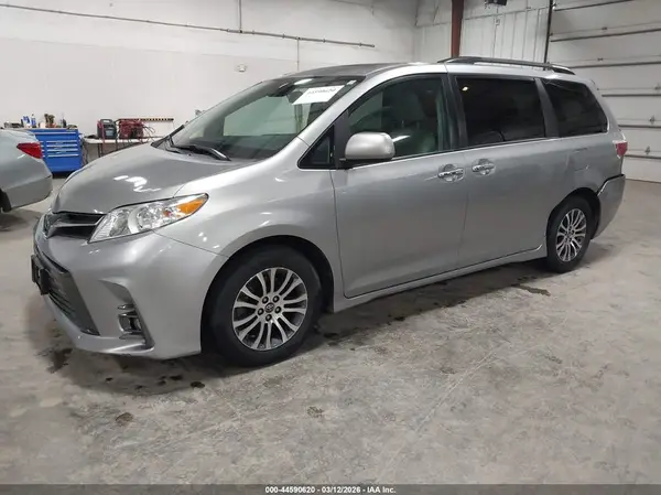 5TDYZ3DCXJS936365 2018 TOYOTA SIENNA - Image 2