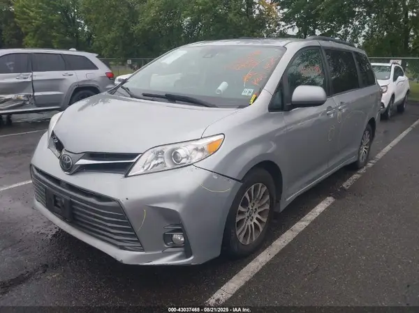 5TDYZ3DCXJS937984 2018 TOYOTA SIENNA - Image 2