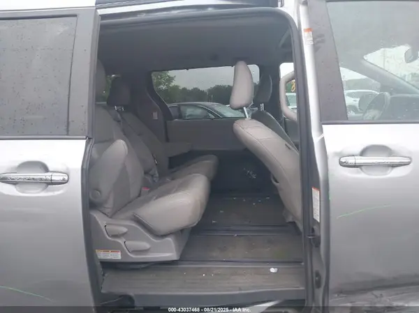 5TDYZ3DCXJS937984 2018 TOYOTA SIENNA - Image 8