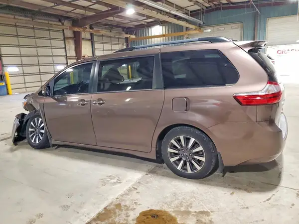 5TDYZ3DCXJS939511 2018 TOYOTA SIENNA - Image 2