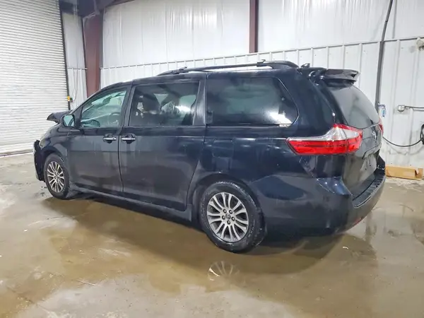 5TDYZ3DCXJS939590 2018 TOYOTA SIENNA - Image 2