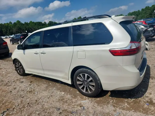 5TDYZ3DCXJS940416 2018 TOYOTA SIENNA - Image 2