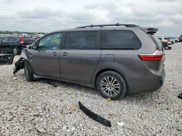 5TDYZ3DCXJS942263 2018 TOYOTA SIENNA - Image 2