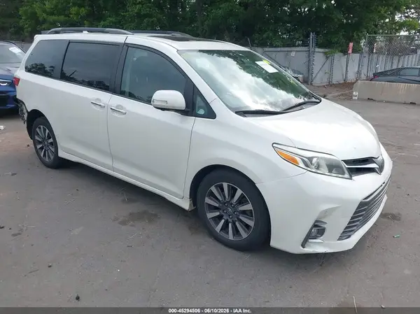 5TDYZ3DCXJS943557 2018 TOYOTA SIENNA - Image 1