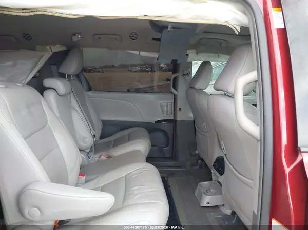 5TDYZ3DCXJS944143 2018 TOYOTA SIENNA - Image 8