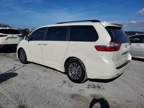 5TDYZ3DCXJS944837 2018 TOYOTA SIENNA - Image 2