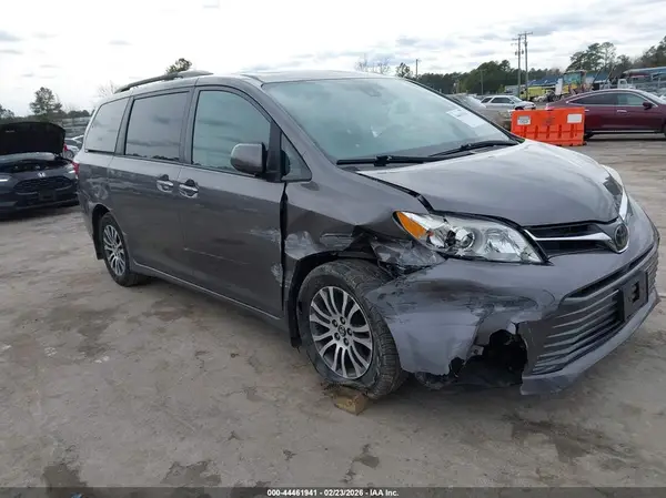 5TDYZ3DCXJS947379 2018 TOYOTA SIENNA - Image 1