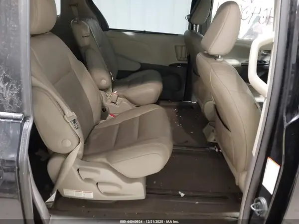 5TDYZ3DCXJS951884 2018 TOYOTA SIENNA - Image 8