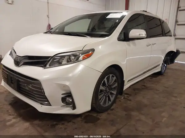 5TDYZ3DCXJS954767 2018 TOYOTA SIENNA - Image 2