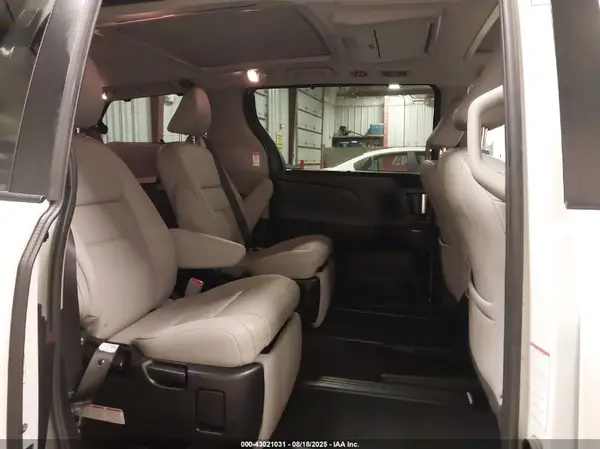 5TDYZ3DCXJS954767 2018 TOYOTA SIENNA - Image 8