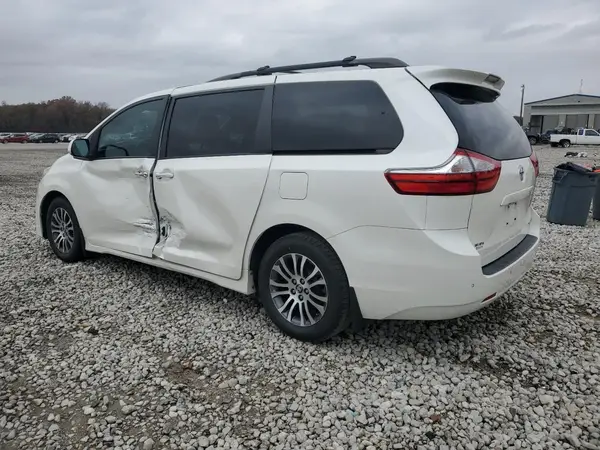 5TDYZ3DCXJS954784 2018 TOYOTA SIENNA - Image 2