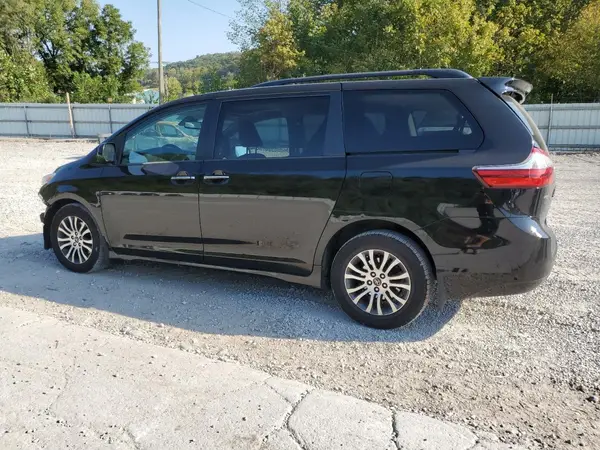 5TDYZ3DCXJS957183 2018 TOYOTA SIENNA - Image 2