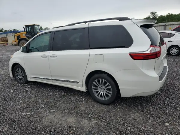 5TDYZ3DCXJS957359 2018 TOYOTA SIENNA - Image 2