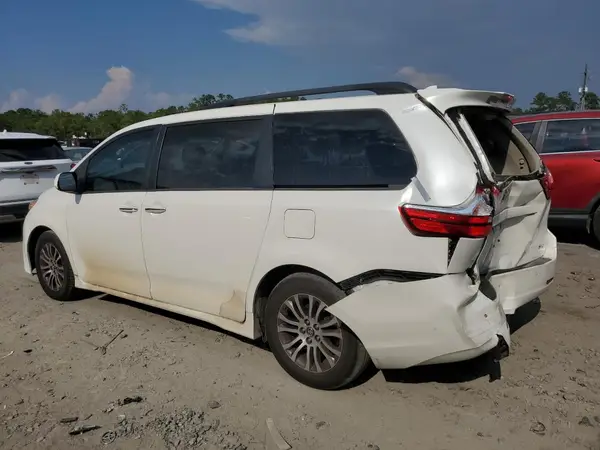 5TDYZ3DCXJS958284 2018 TOYOTA SIENNA - Image 2