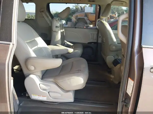 5TDYZ3DCXJS960357 2018 TOYOTA SIENNA - Image 8