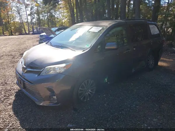 5TDYZ3DCXJS960830 2018 TOYOTA SIENNA - Image 2