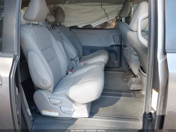 5TDYZ3DCXJS960830 2018 TOYOTA SIENNA - Image 8