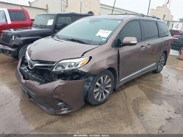 5TDYZ3DCXJS962853 2018 TOYOTA SIENNA - Image 2