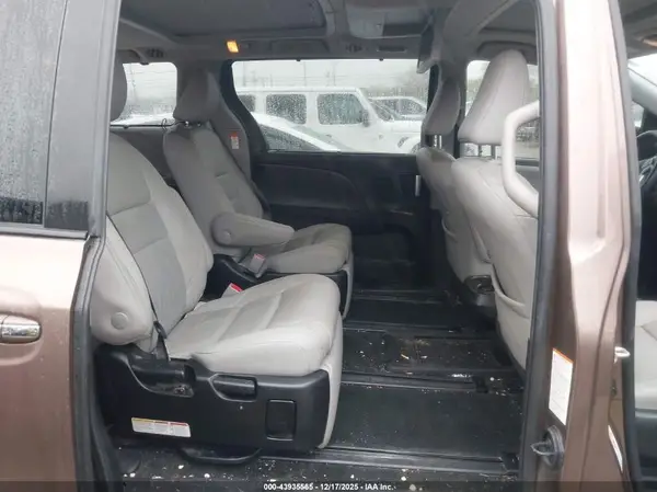 5TDYZ3DCXJS962853 2018 TOYOTA SIENNA - Image 8