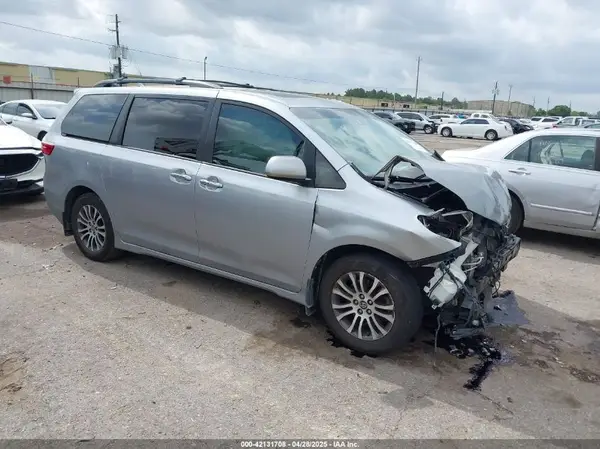 5TDYZ3DCXJS963453 2018 TOYOTA SIENNA - Image 1