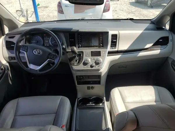 5TDYZ3DCXJS965509 2018 TOYOTA SIENNA - Image 8