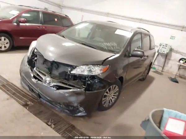 5TDYZ3DCXKS002952 2019 TOYOTA SIENNA - Image 2
