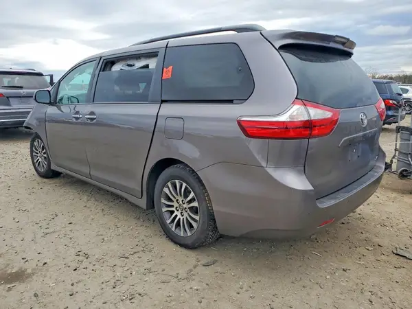 5TDYZ3DCXKS004930 2019 TOYOTA SIENNA - Image 2