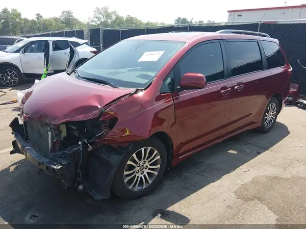 5TDYZ3DCXKS005852 2019 TOYOTA SIENNA - Image 2