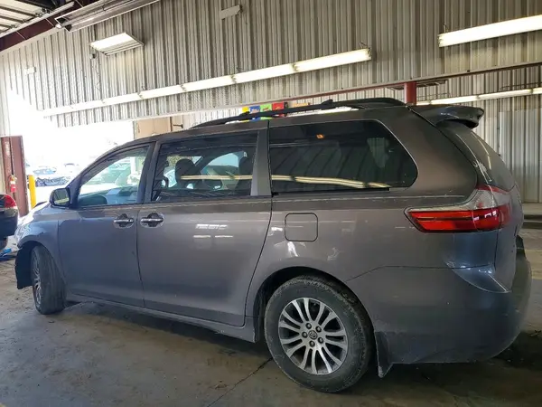 5TDYZ3DCXKS008606 2019 TOYOTA SIENNA - Image 2