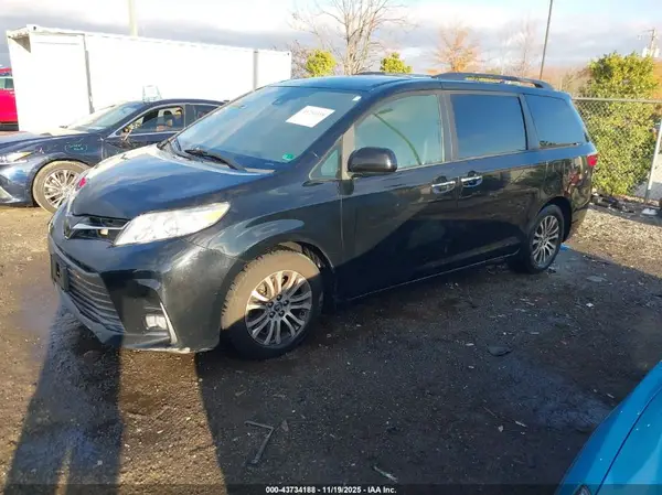 5TDYZ3DCXKS009142 2019 TOYOTA SIENNA - Image 2