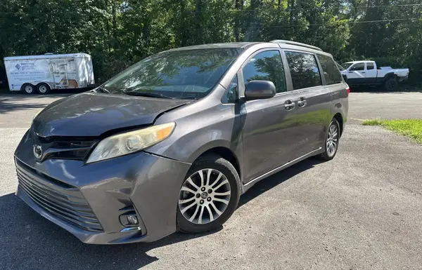5TDYZ3DCXKS009173 2019 TOYOTA SIENNA - Image 2
