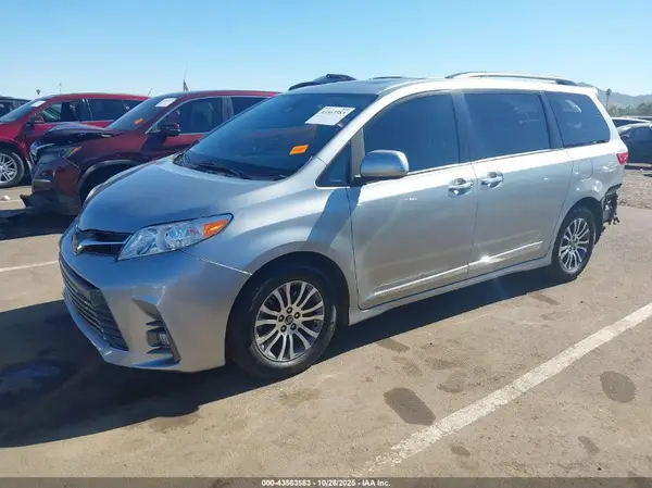5TDYZ3DCXKS009920 2019 TOYOTA SIENNA - Image 2