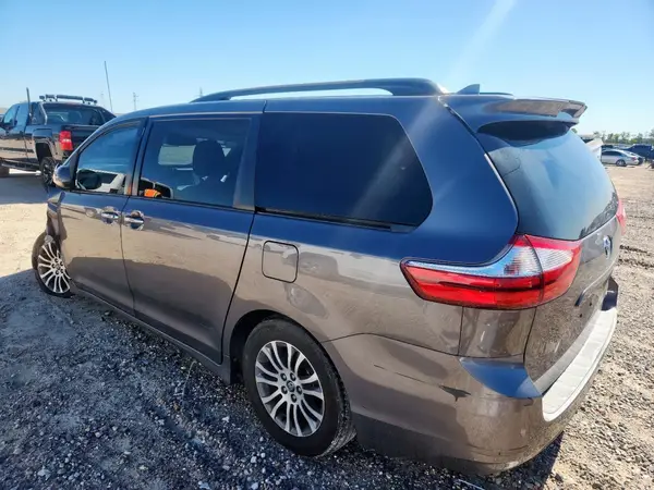 5TDYZ3DCXKS016365 2019 TOYOTA SIENNA - Image 2