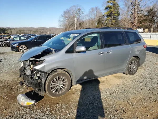 5TDYZ3DCXKS017967 2019 TOYOTA SIENNA - Image 1