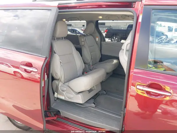5TDYZ3DCXKS966015 2019 TOYOTA SIENNA - Image 8