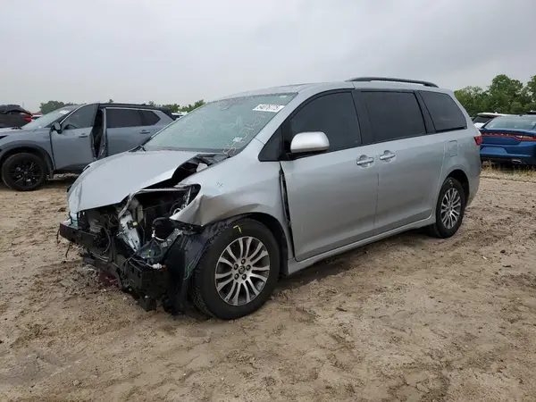 5TDYZ3DCXKS967942 2019 TOYOTA SIENNA - Image 1