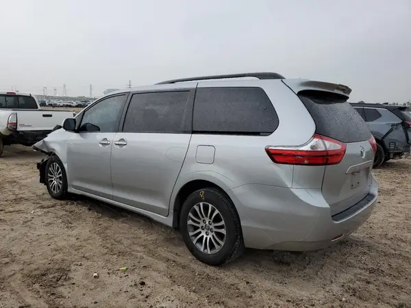 5TDYZ3DCXKS967942 2019 TOYOTA SIENNA - Image 2