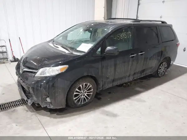 5TDYZ3DCXKS970792 2019 TOYOTA SIENNA - Image 2