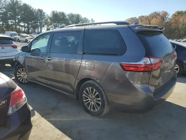 5TDYZ3DCXKS973790 2019 TOYOTA SIENNA - Image 2