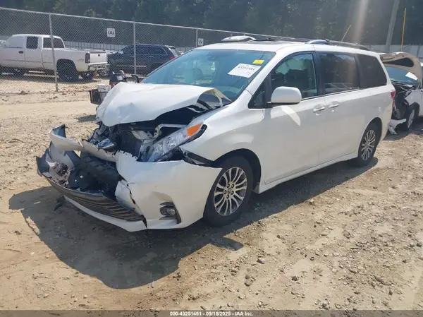 5TDYZ3DCXKS973983 2019 TOYOTA SIENNA - Image 2