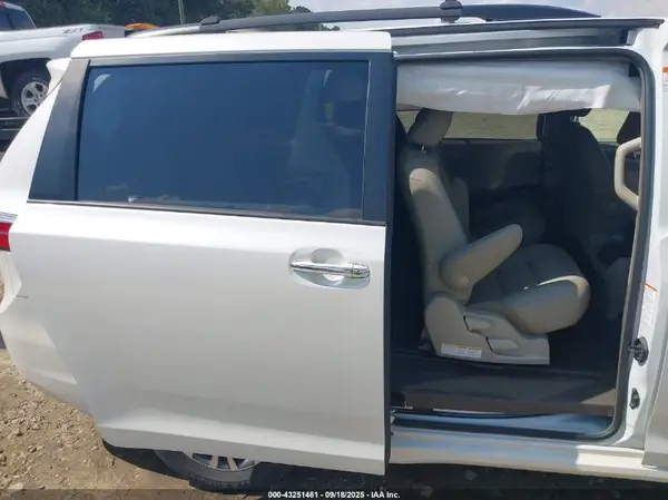5TDYZ3DCXKS973983 2019 TOYOTA SIENNA - Image 8