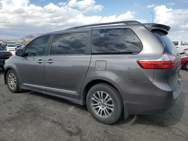 5TDYZ3DCXKS976382 2019 TOYOTA SIENNA - Image 2