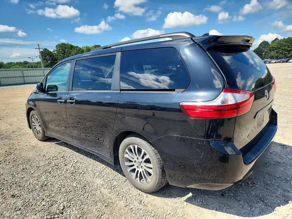 5TDYZ3DCXKS977287 2019 TOYOTA SIENNA - Image 2
