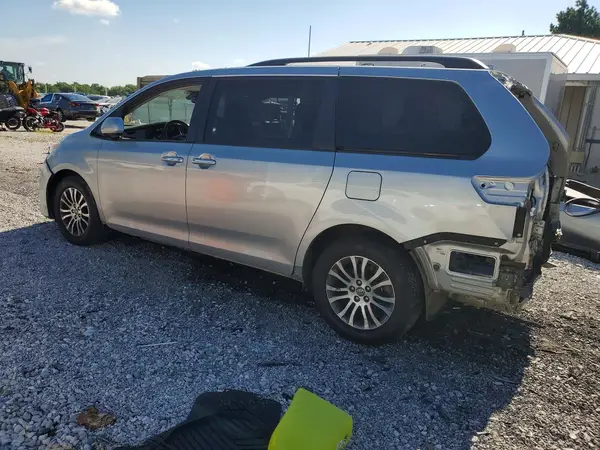 5TDYZ3DCXKS978066 2019 TOYOTA SIENNA - Image 2