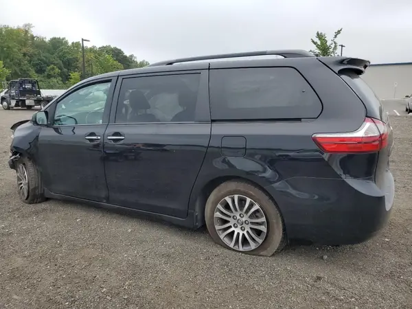 5TDYZ3DCXKS978732 2019 TOYOTA SIENNA - Image 2