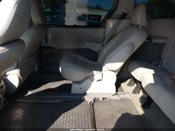 5TDYZ3DCXKS979976 2019 TOYOTA SIENNA - Image 8