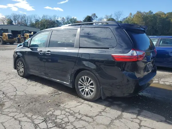 5TDYZ3DCXKS981288 2019 TOYOTA SIENNA - Image 2